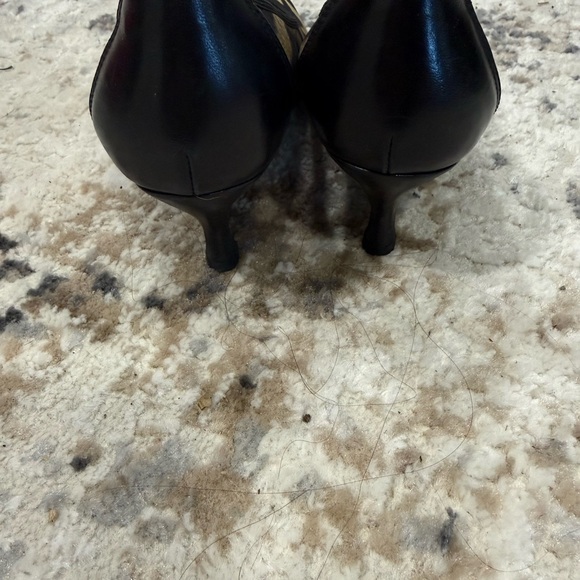 Donald J. Pliner Women's Black and Tan Animal Print Pumps - Picture 4 of 5